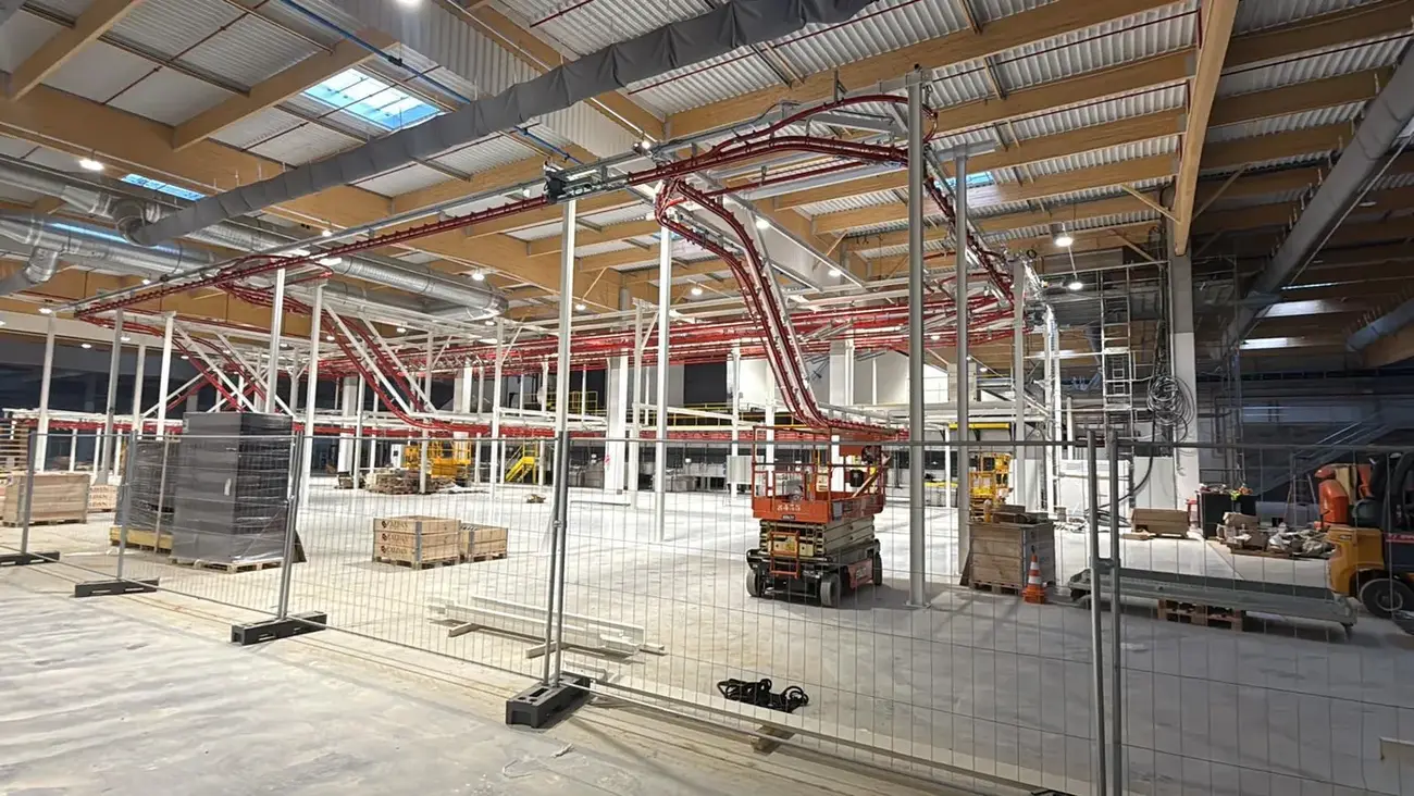 Charpente métallique d'un bâtiment en construction